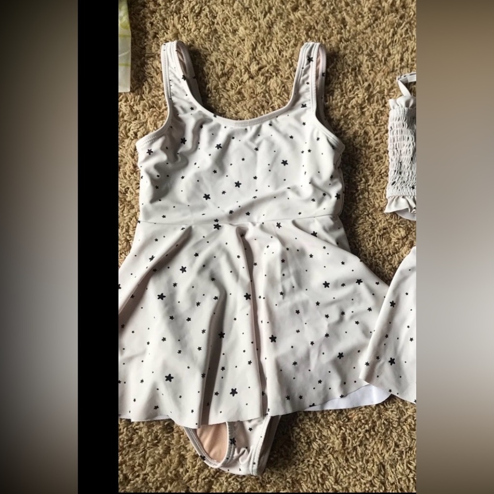 Kortni jeane skirted one piece and who wears short skirt black and white star